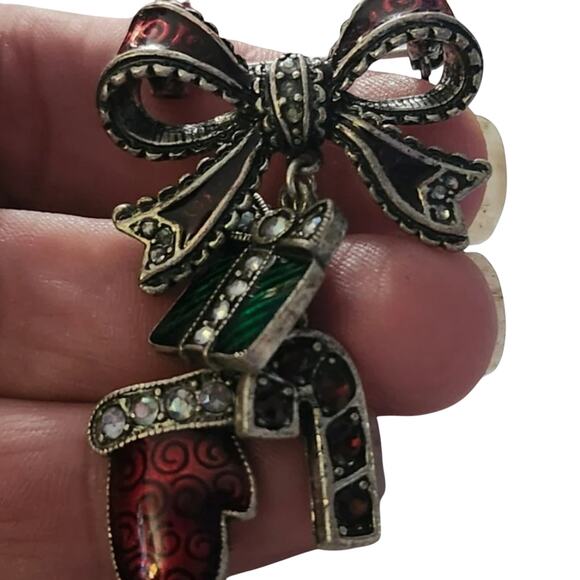 Vtg TC Tanya Creations Pewter Enamel Bow Present Mitten Dangle Pin Brooch - Picture 2 of 2